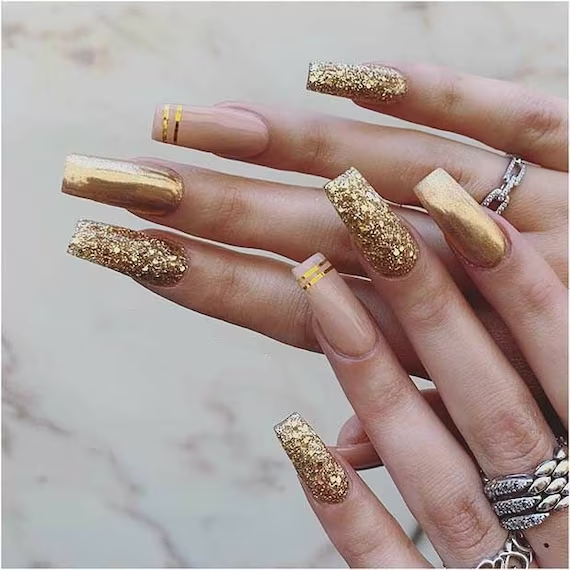 9 Gold Nail Ideas That Will Bring a Touch of Opulence to Your Next Mani -  Fermentools