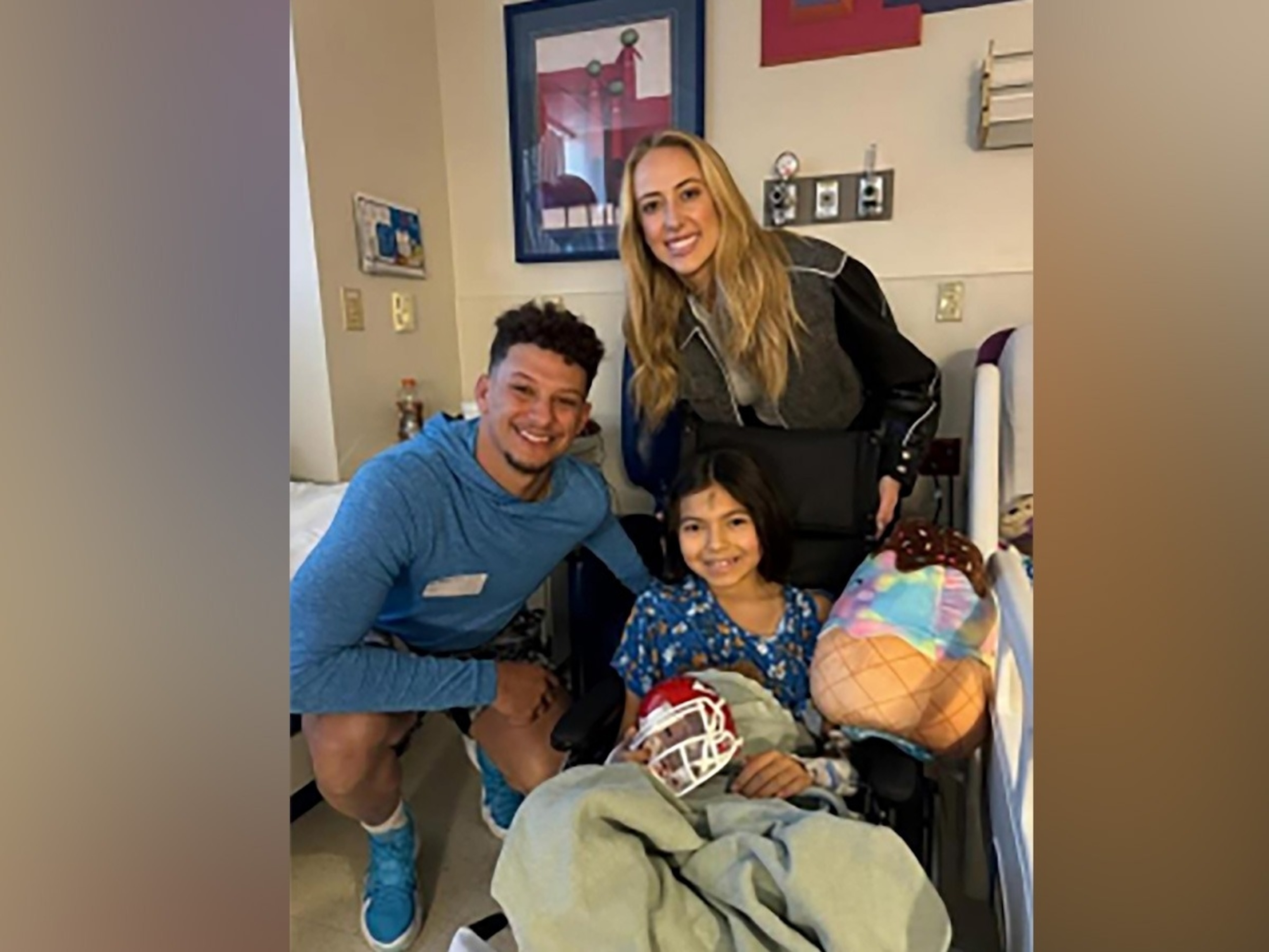 PHOTO: Patrick and Brittany Mahomes visited kids injured in the Chiefs parade shooting.