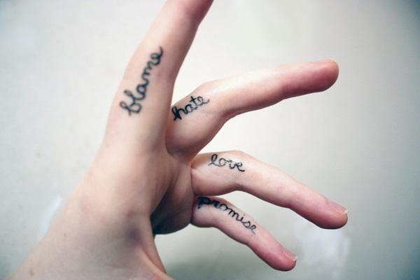 Words tattoos on fingers - Blame, hate, love, Promise