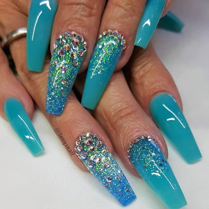 Blue Glitter Nails: Sparkle and Shine