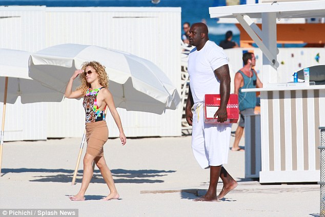 NBA legend Shaquille O'Neal relaxes with his girlfriend Laticia Rolle on Miami Beach in Florida