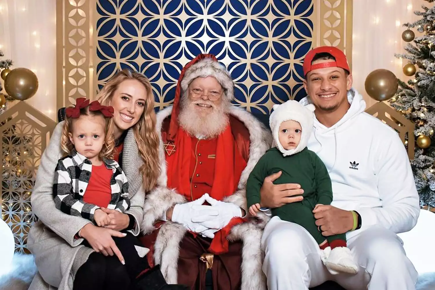 Brittany Mahomes posts kids with Santa