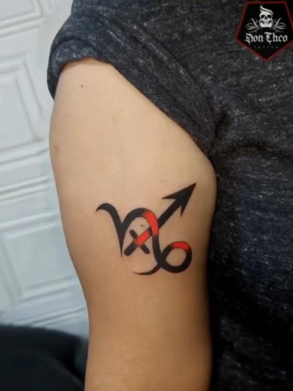 Sagittarius glyph upper arm tattoo 1