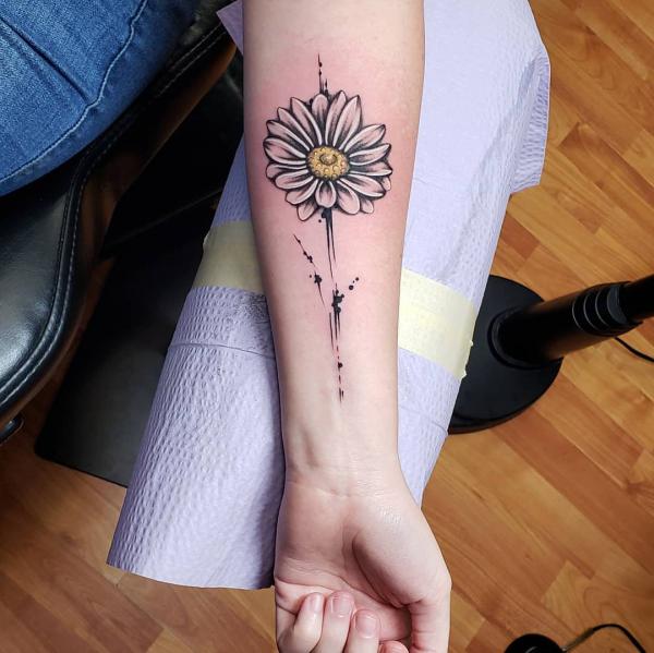 Single daisy tattoo