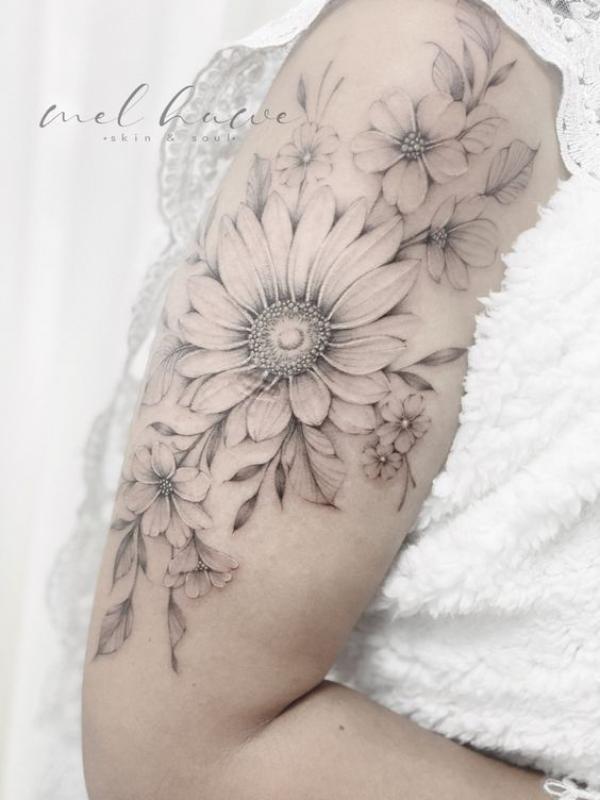 White daisy ink design
