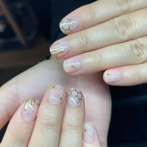 bee nail designs