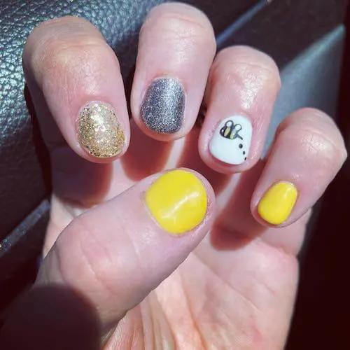 bee nail designs