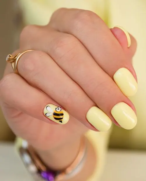 bee nail designs