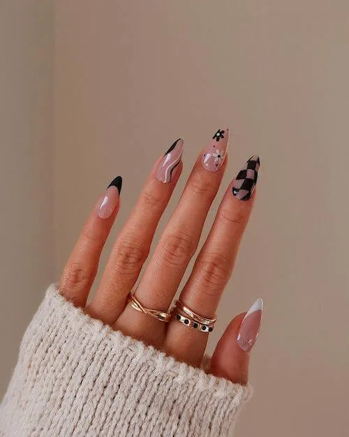 Beautiful Black Floral Nails for Spring