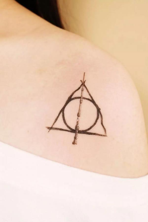 harry potter death hallows shoulder tattoo