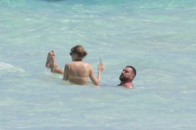 Hot rần rần khoảnh khắc Taylor Swift và bạn trai ngã lộn cổ ngoài biển, thực hư ra sao? - Ảnh 7.