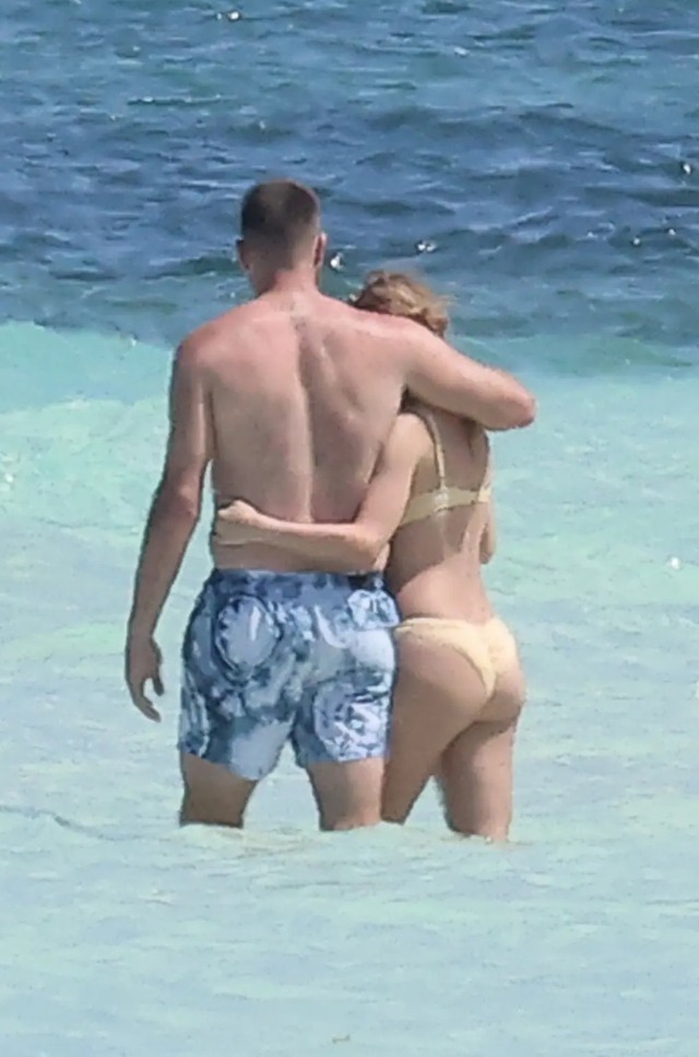 Hot rần rần khoảnh khắc Taylor Swift và bạn trai ngã lộn cổ ngoài biển, thực hư ra sao? - Ảnh 4.