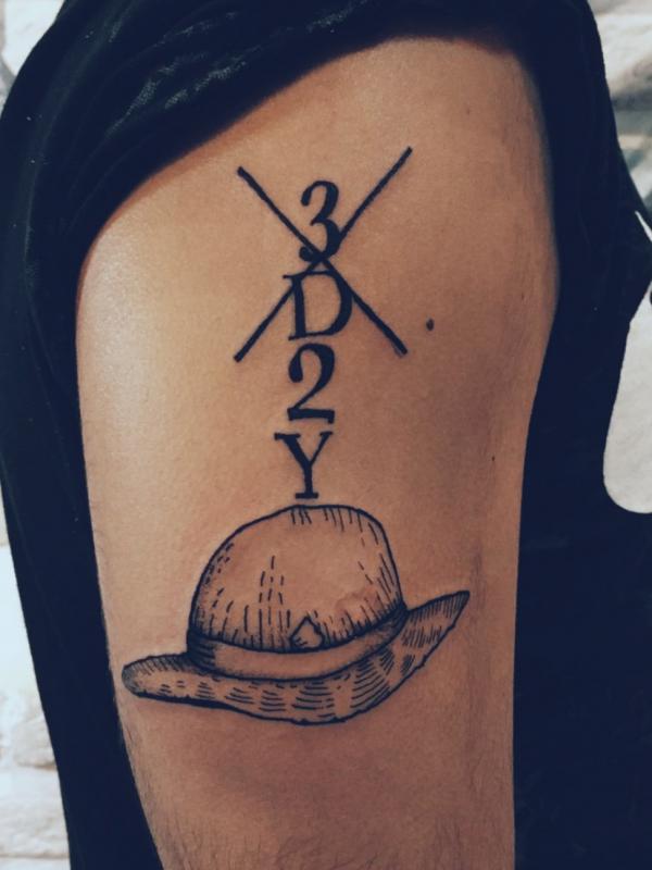 straw hat and 3d2y tattoo
