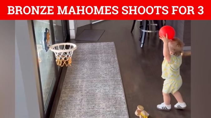 Patrick Mahomes goes crazy when his son Bronze Mahomes hits basketball shot