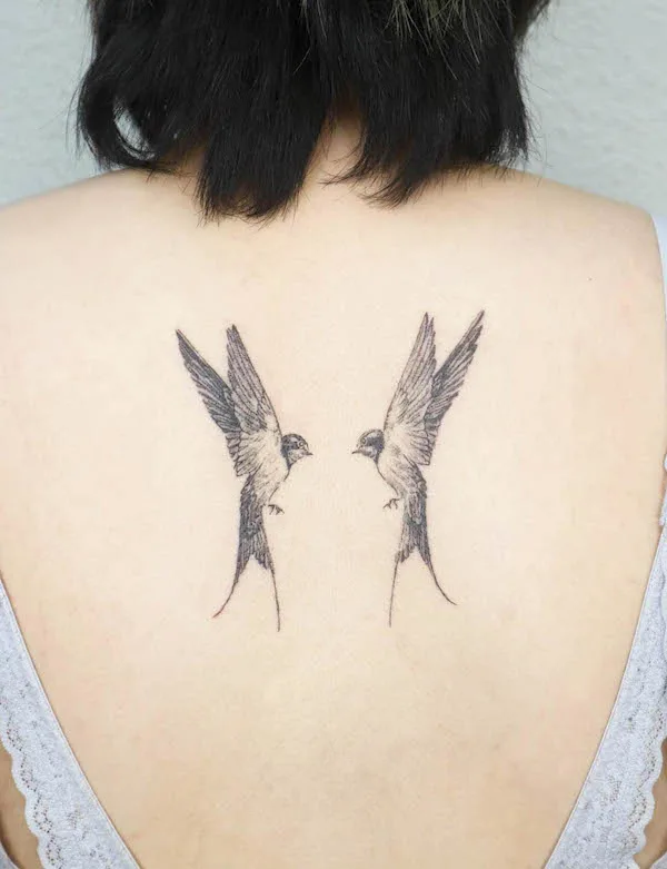 Bird tattoo on the back by @ssussu_tatt