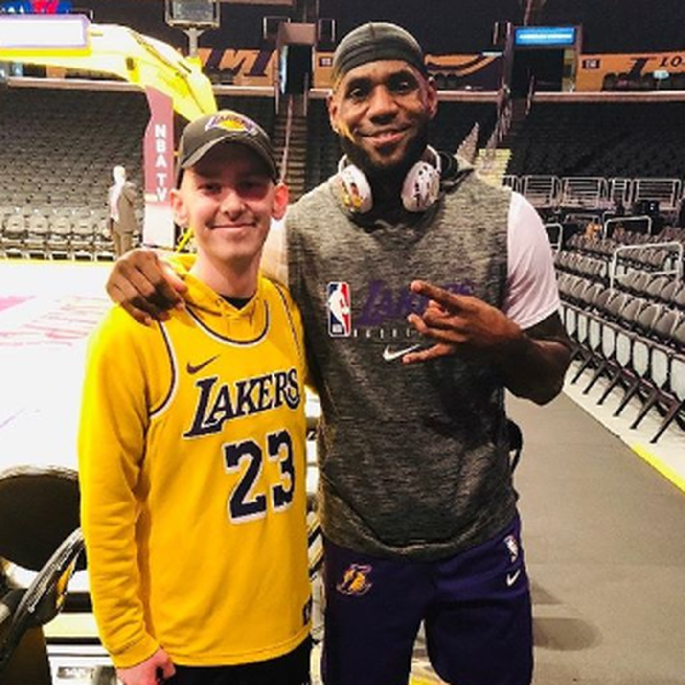 Lakers News: Teen with cancer granted wish to meet LeBron on Christmas -  Silver Screen and Roll