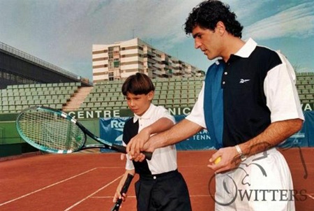 Rafael Nadal làm quen với cây vợt từ khá sớm