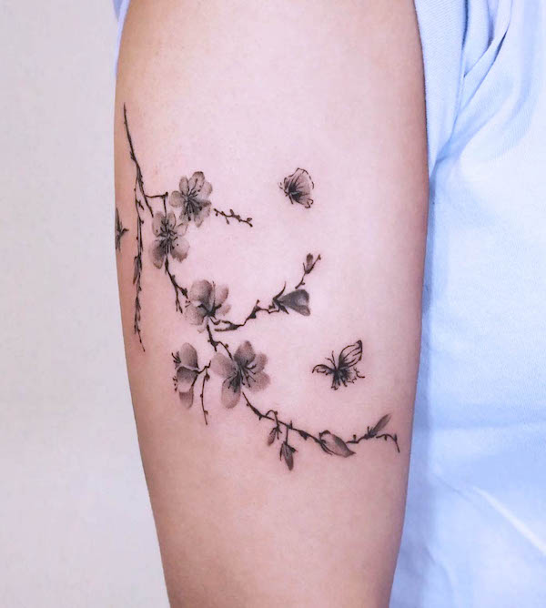 Black and grey cherry blossom tattoo by @yina_tattoo