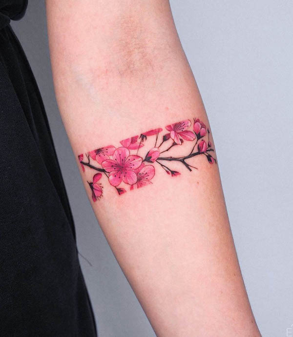 Cherry blossom armband by @estertarabal