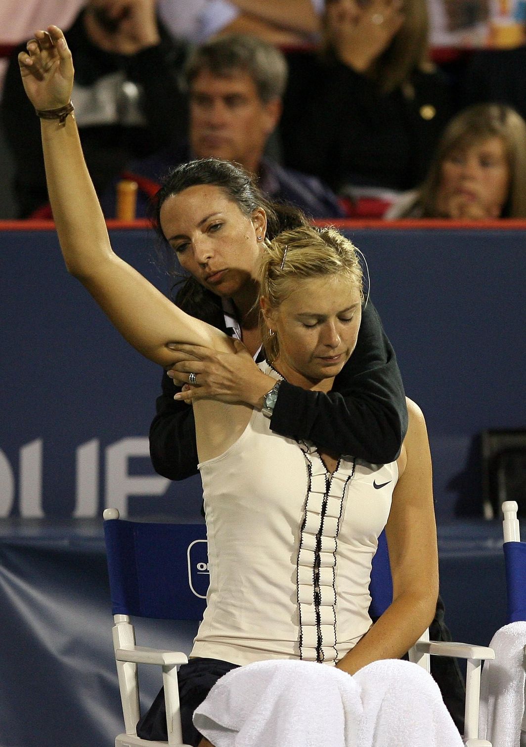 Maria Sharapova receives treatment on her shoulder in 2008 (Getty)