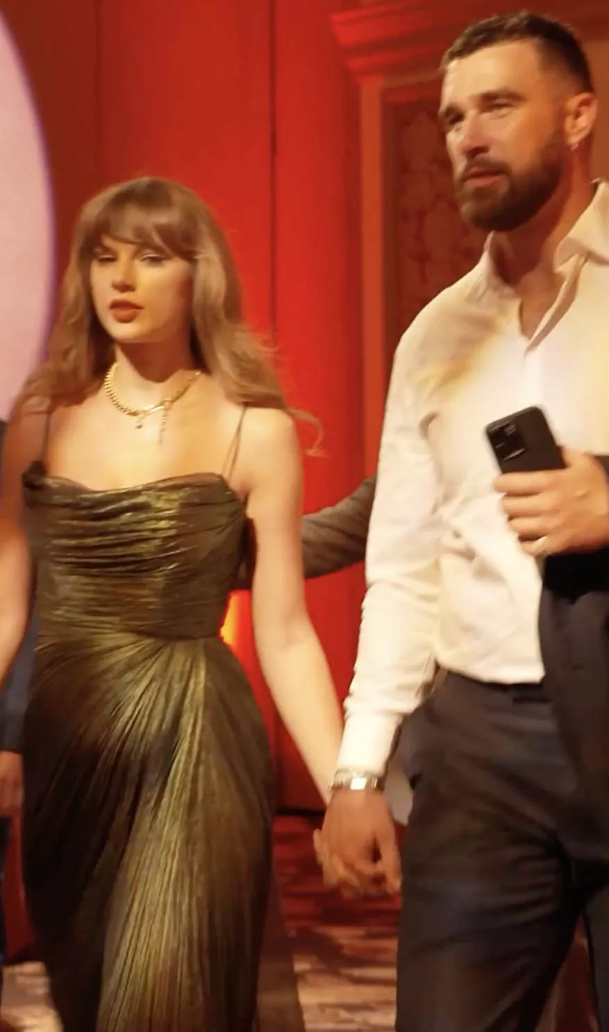 Taylor Swift and Travis Kelce holding hands 