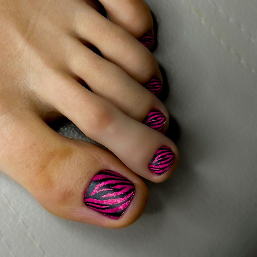 Dive into Summer Vibes: 29 Pedicure Designs to Make Your Toes Pop!