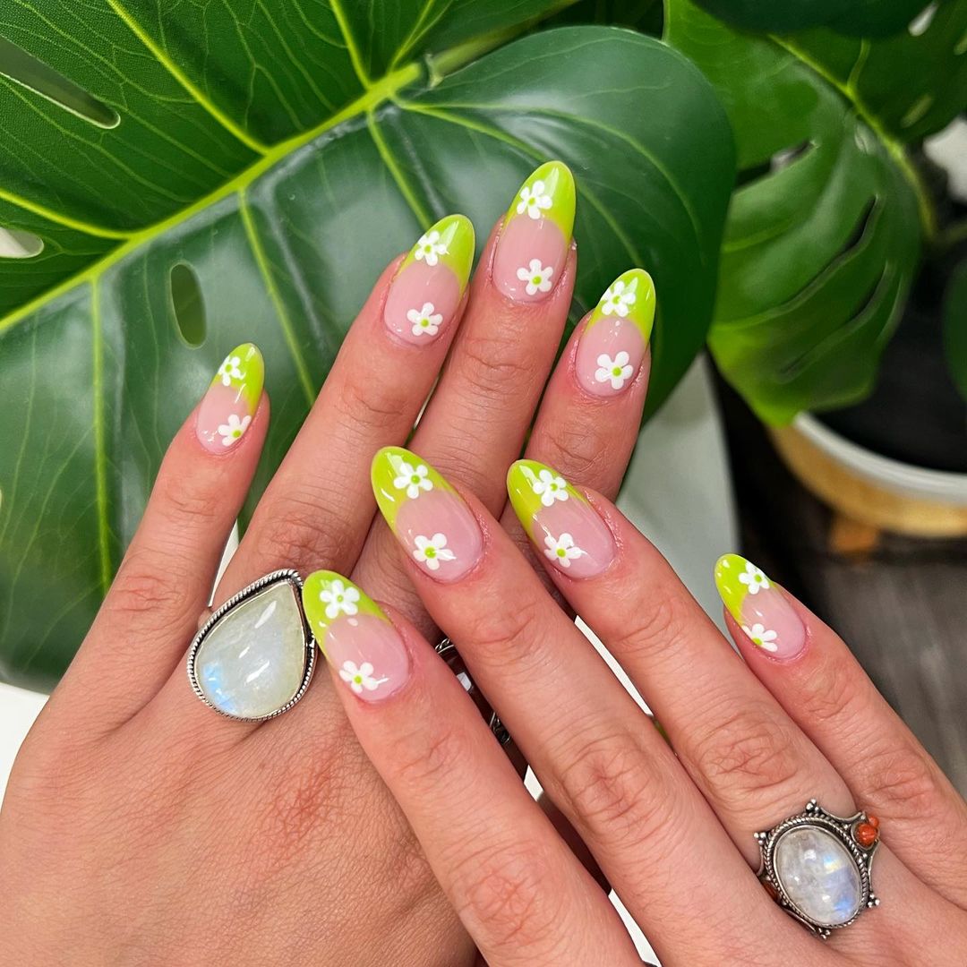 Get Creative: Summer Oval Nail Designs & Color Ideas to Elevate Your Look