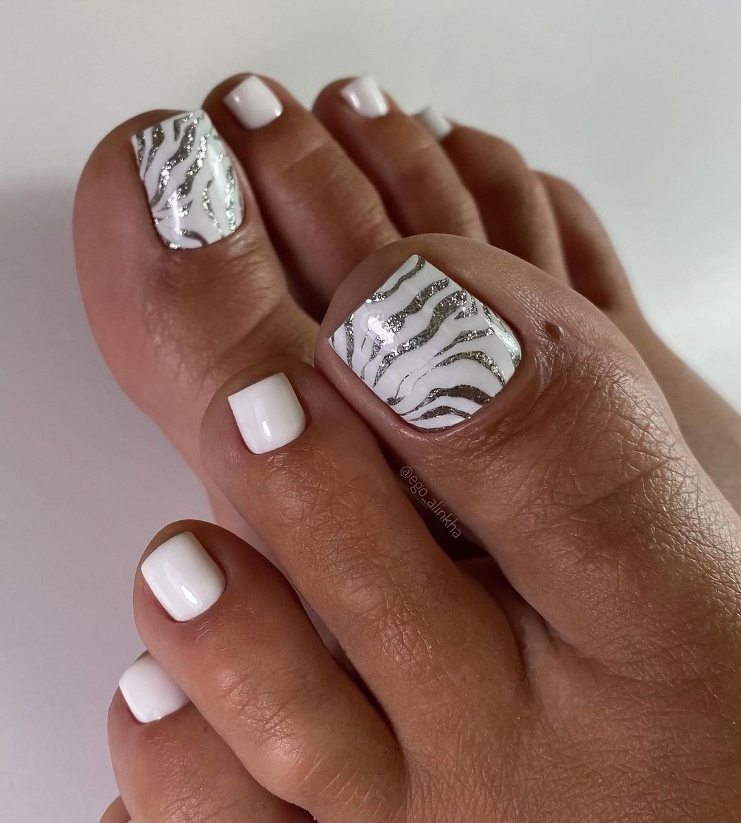 25 Fresh and Chic Summer White Toe Nail Designs for Every Occasion