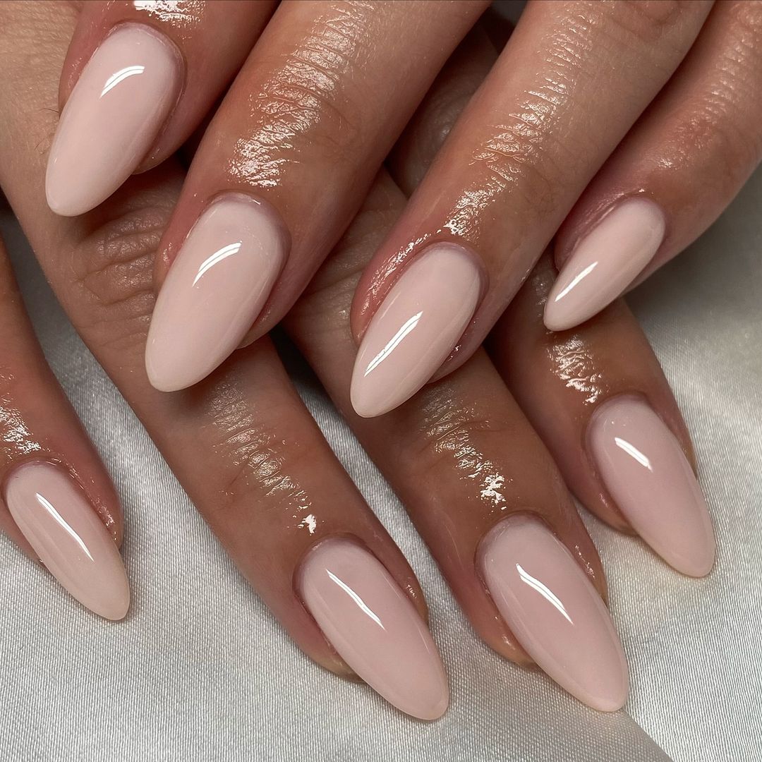 Sunny Chic: Embrace Effortless Elegance with Natural Summer Nails 2024