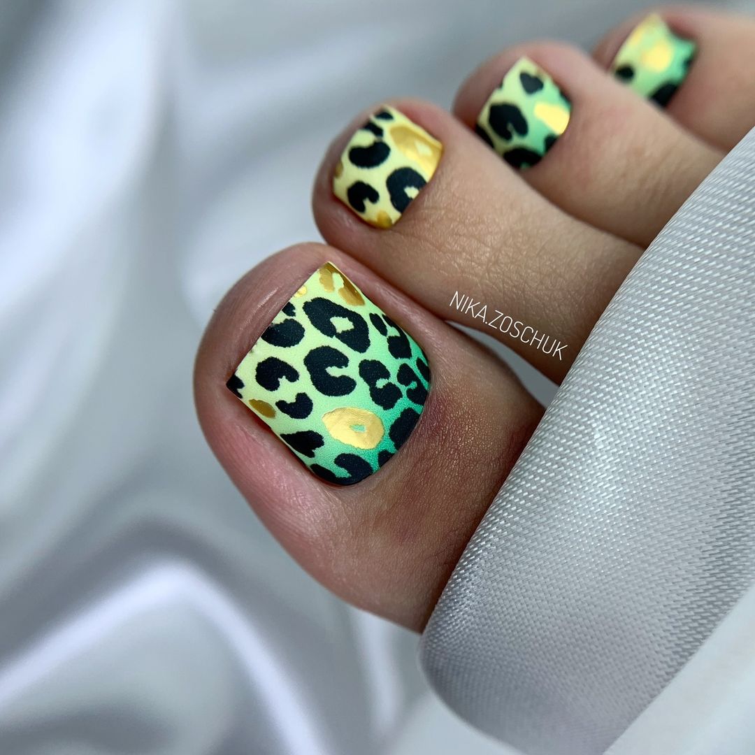 Dive into Summer Vibes: 29 Pedicure Designs to Make Your Toes Pop!