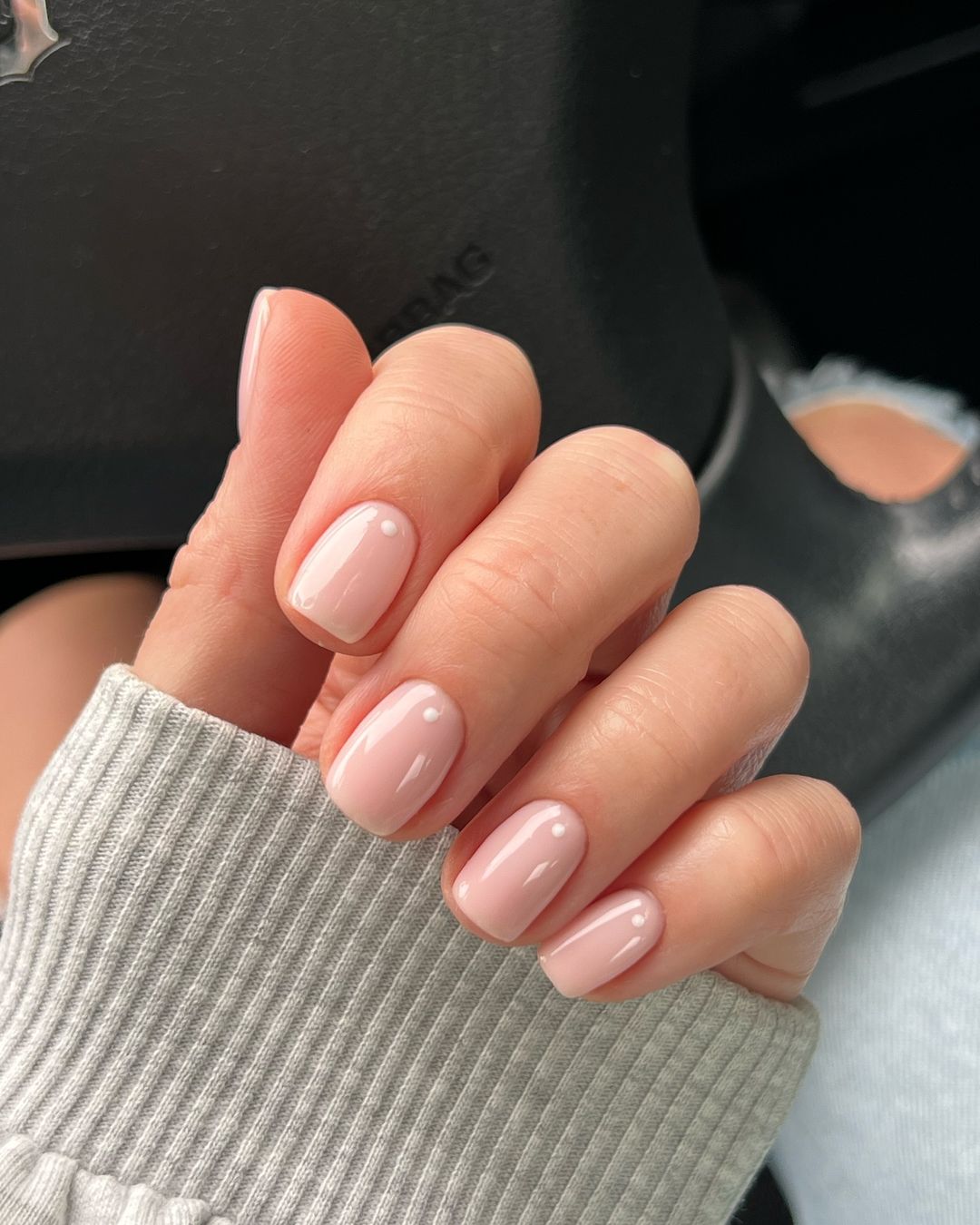 Sunny Chic: Embrace Effortless Elegance with Natural Summer Nails 2024