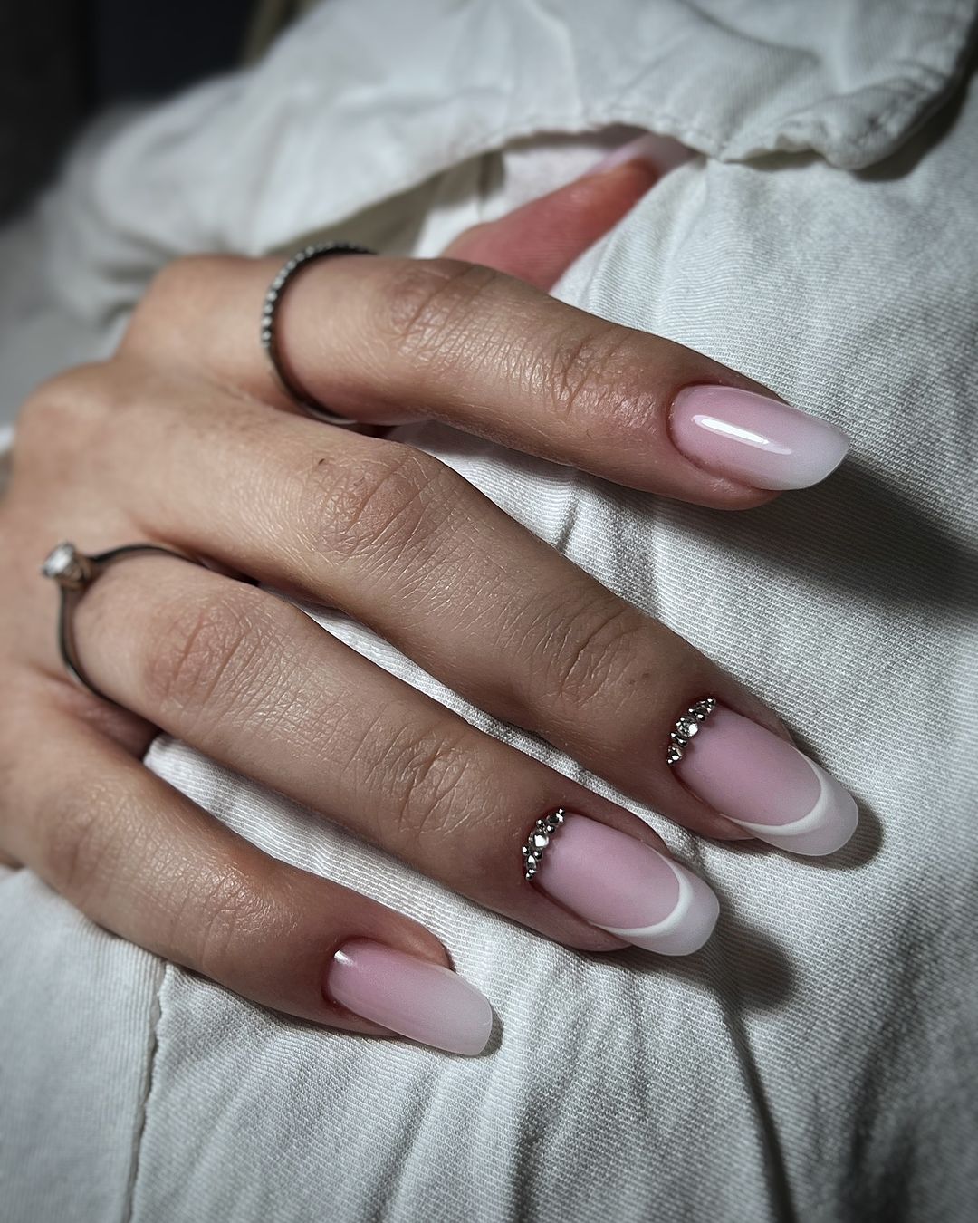 Get Creative: Summer Oval Nail Designs & Color Ideas to Elevate Your Look