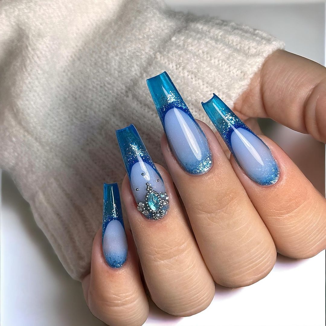 27 Stunning Blue and Silver Nails Ideas for Your Next Manicure