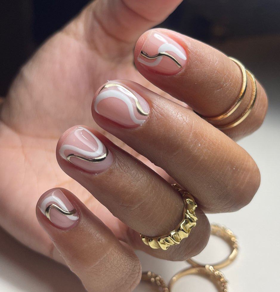 Sunny Chic: Embrace Effortless Elegance with Natural Summer Nails 2024