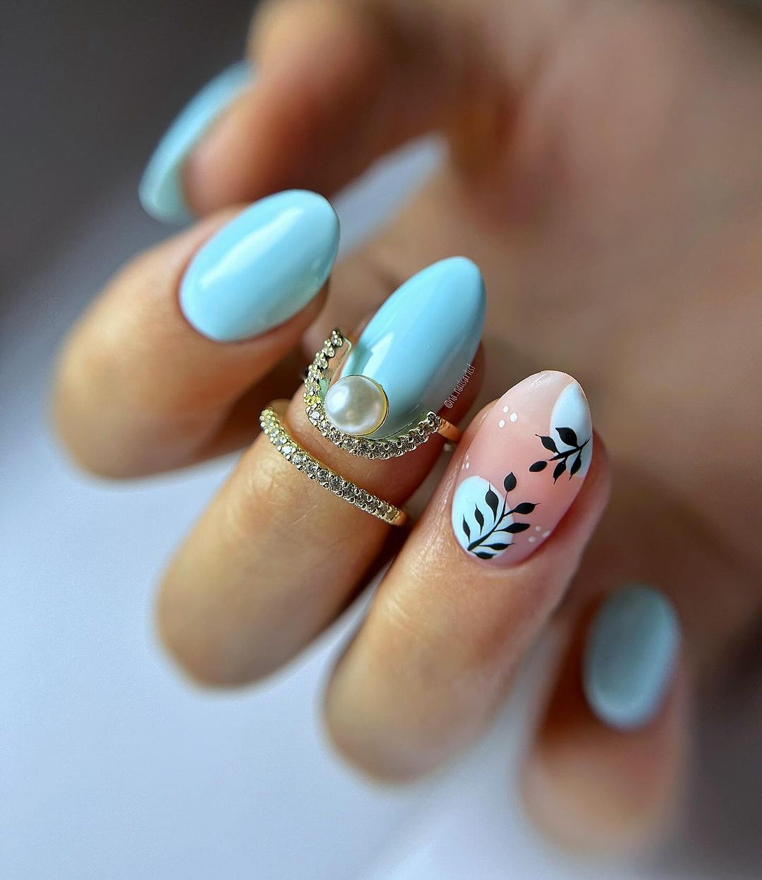 Celebrate Your Milestone in Style: 25 Graduation Nail Ideas to Rock Your Ceremony!