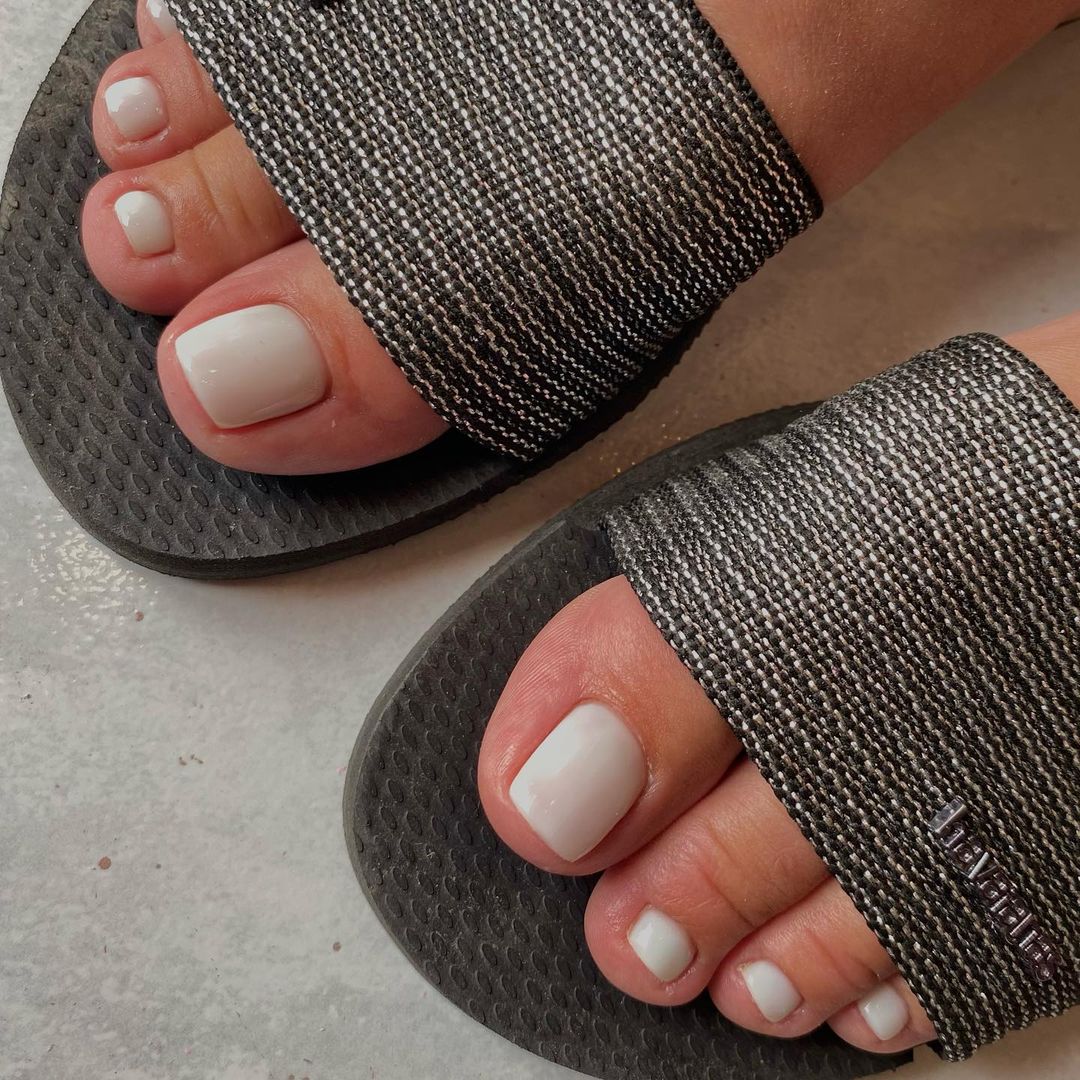 Beach-Ready Toes: Simple Summer Toe Nail Ideas