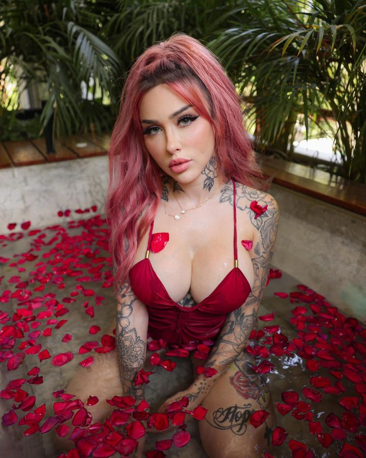 Tattooed model Jade Lavoie