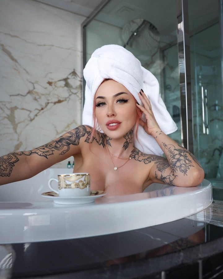 Tattooed model Jade Lavoie