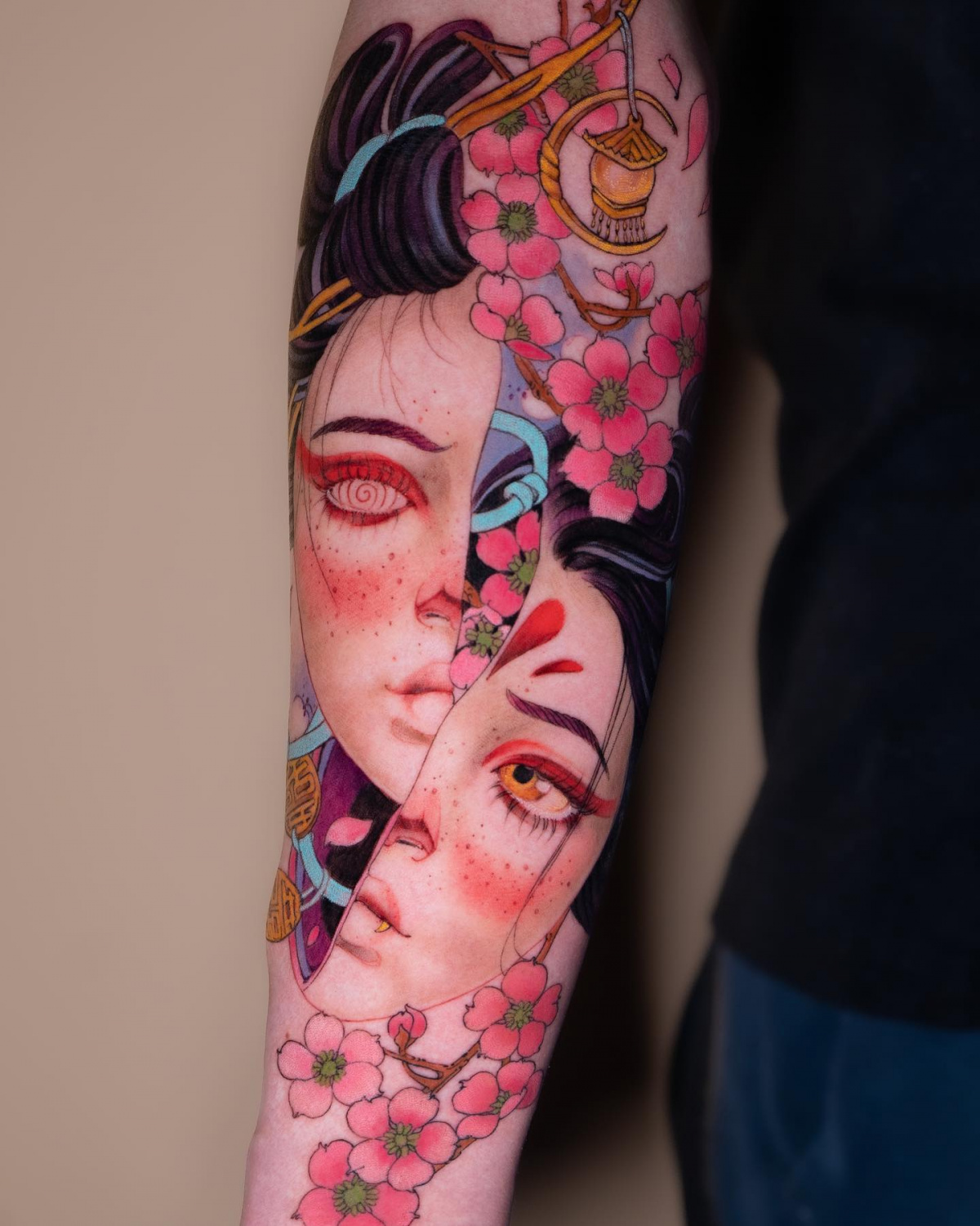 Tattoo artist Maiza Van Bommel