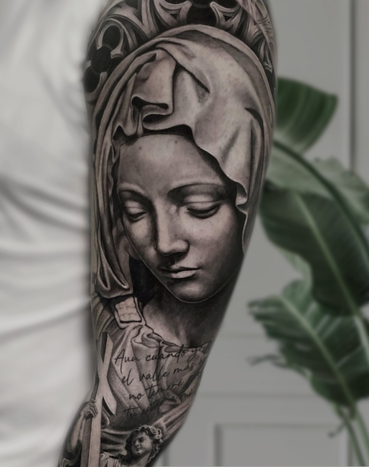 Tattoo artist Jesus Alonso