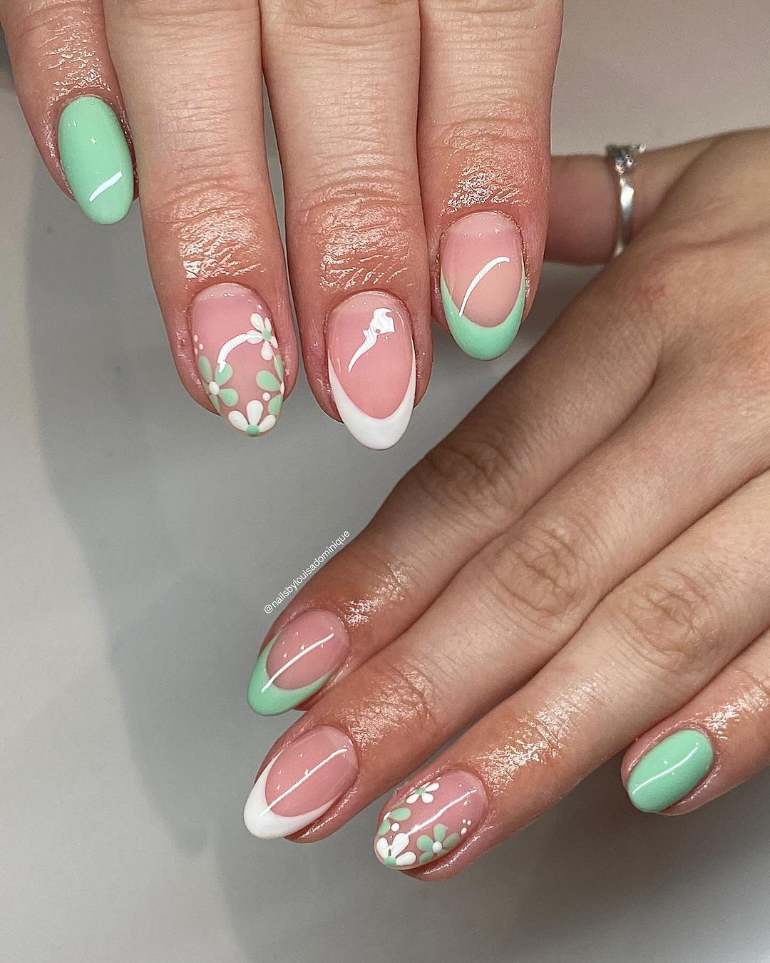 Get Creative: Summer Oval Nail Designs & Color Ideas to Elevate Your Look