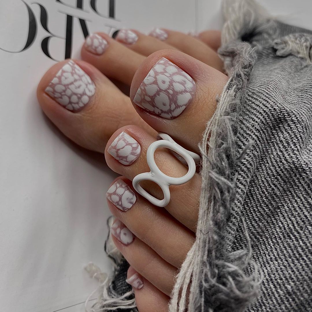 25 Fresh and Chic Summer White Toe Nail Designs for Every Occasion