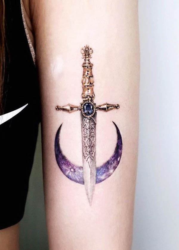 Lunar dagger tattoo by @tattooist_siia