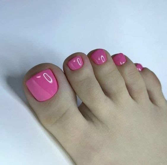 Trendy Toes: Top Summer Toe Nail Colors of 2024