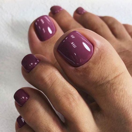 Trendy Toes: Top Summer Toe Nail Colors of 2024