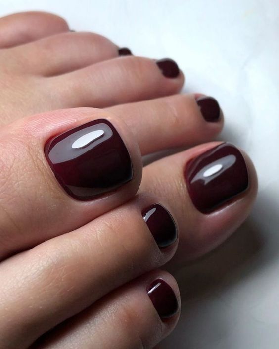 Trendy Toes: Top Summer Toe Nail Colors of 2024