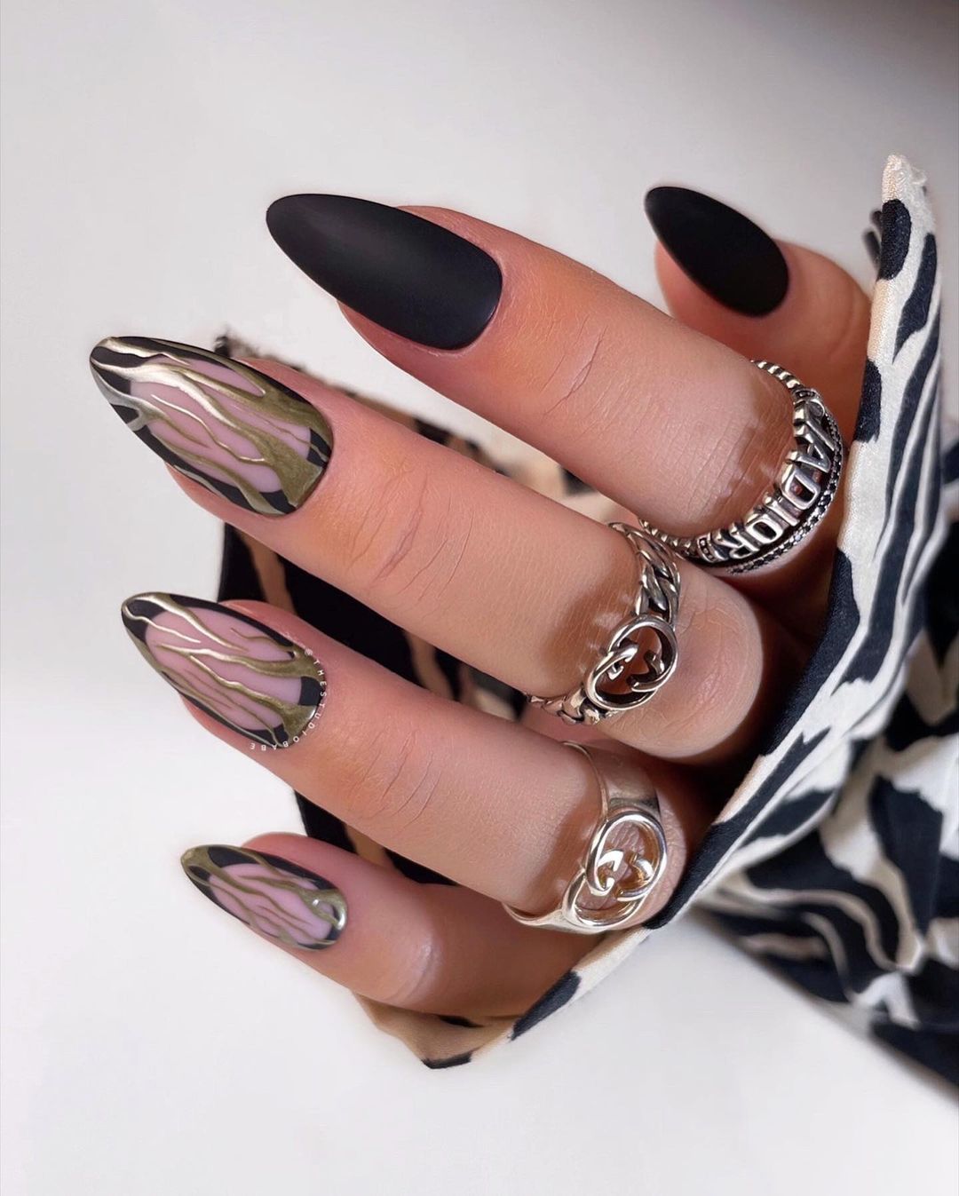 25 Creative Fall Nail Designs You’ll Love This Season