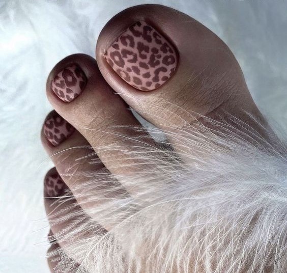 Summer Toe Nail 2024: Trendy Tips for Perfectly Pedicured Toes