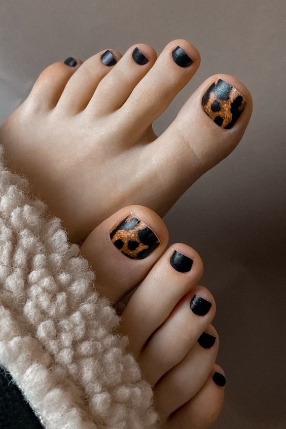 Summer Toe Nail 2024: Trendy Tips for Perfectly Pedicured Toes