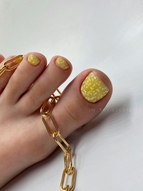 Summer Toe Nail 2024: Trendy Tips for Perfectly Pedicured Toes